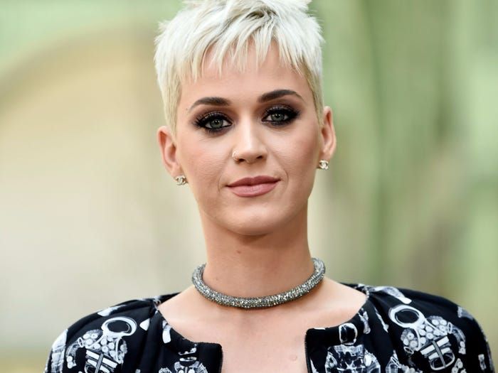 Khi người nổi tiếng nói đã từng 'giao tiếp bằng mắt' với người ngoài hành tinh và bắt gặp UFO