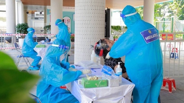 covid19 toi 711 trung binh 6651 ca nhiem moingay tp ho chi minh lap cac doi phan ung nhanh ha noi dien tap mo hinh tram y te luu dong