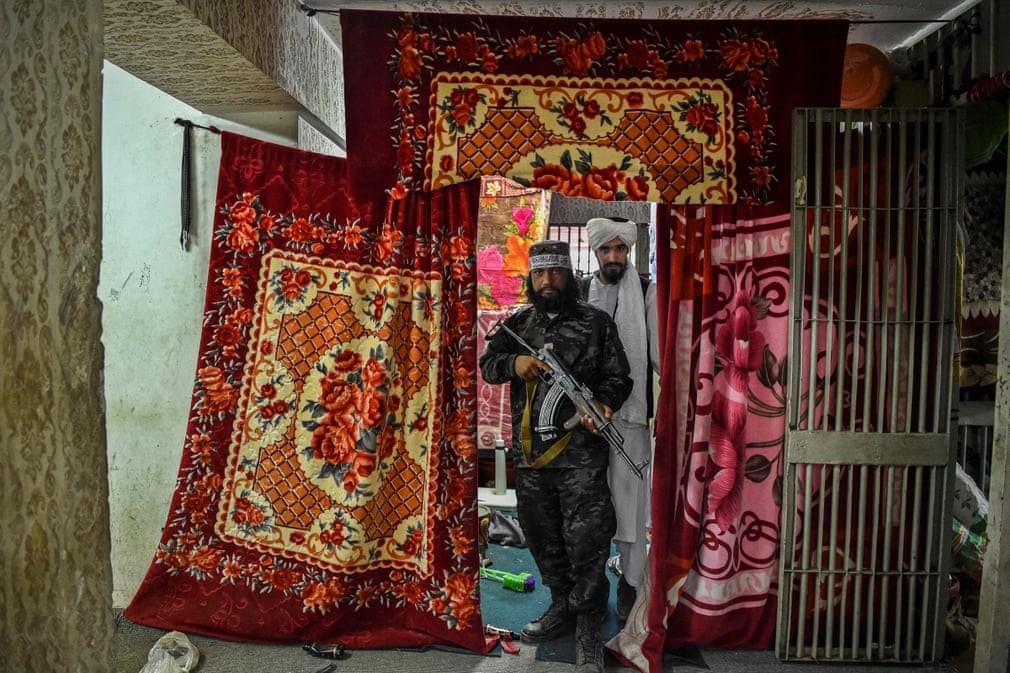 Ảnh ấn tượng tuần 18 24/10: Nóng chuyện giữa Nga và EU về Dòng chảy phương Bắc 2, vụ sát hại nghị sĩ Anh và tai nạn máy bay ở Mỹ