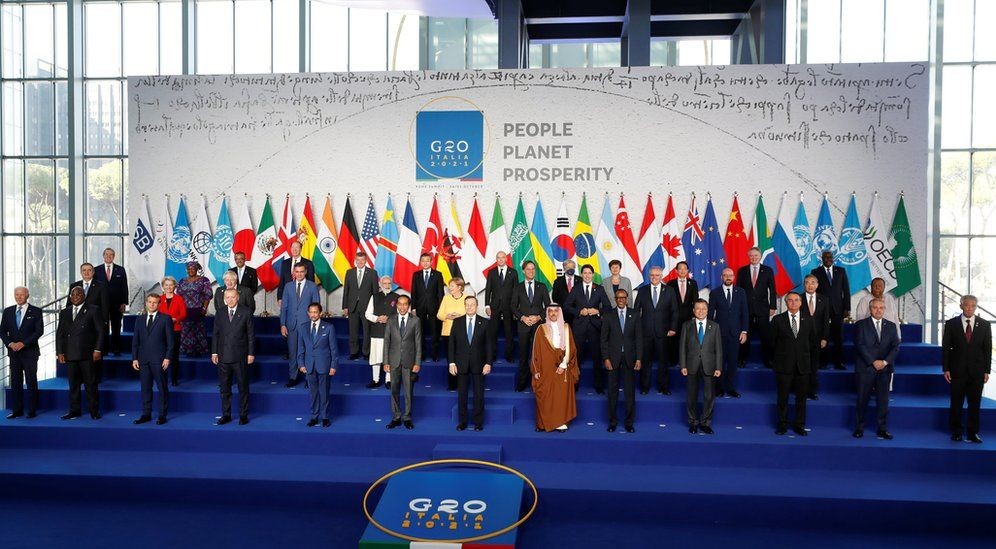 Ảnh ấn tượng tuần 25-31/10: Tổng thống Nga quyết định cấp khí đốt cho EU, Thượng đỉnh G20, Covid-19 và triển lãm tang lễ quốc tế
