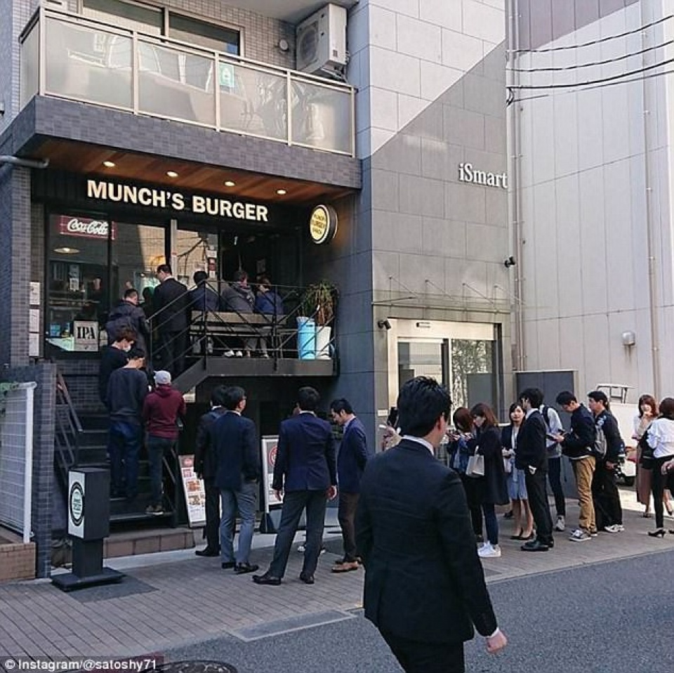 banh mi kep tong thong my thuong thuc o nhat ban chay hang