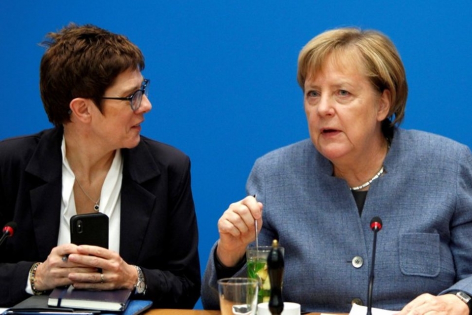 duc 6 quan chuc tham gia cuoc chay dua ke nhiem ba merkel