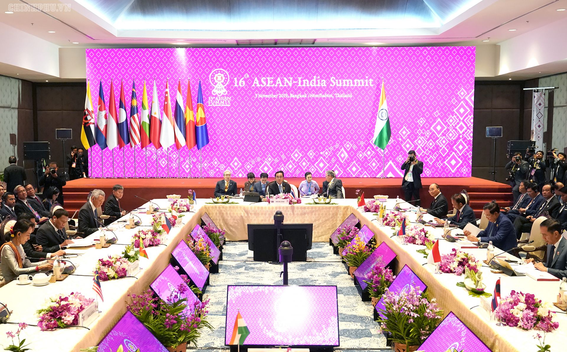 thu tuong nguyen xuan phuc du hoi nghi cap cao asean 35 va gap lanh dao cac nuoc