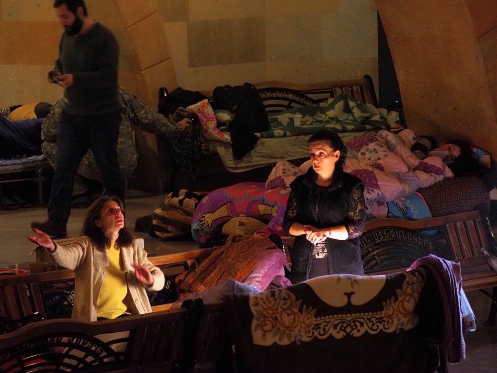 Ảnh ấn tượng tuần (26/10-1/11): Bầu cử Mỹ 2020 trước giờ G, đám cưới giữa xung đột Armenia-Azerbaijan và đấu súng ở Kashmir