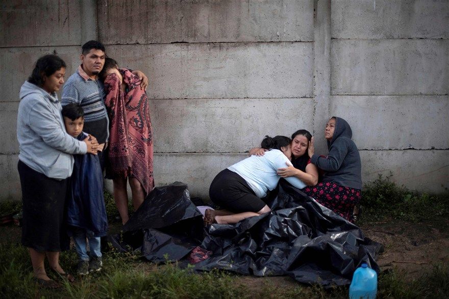 Ảnh ấn tượng tuần (26/10-1/11): Bầu cử Mỹ 2020 trước giờ G, đám cưới giữa xung đột Armenia-Azerbaijan và đấu súng ở Kashmir