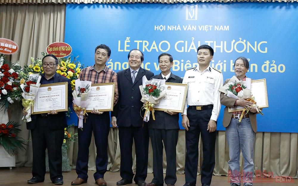 Hội Nhà văn Việt Nam trao Giải thưởng Sáng tác về biên giới, biển đảo