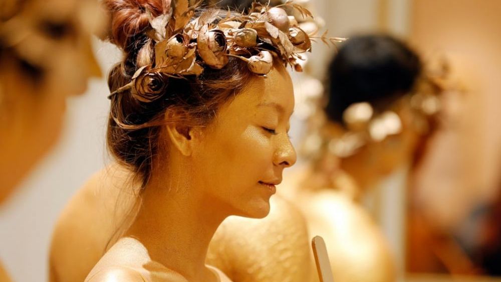 Khách sạn dát vàng từ trong ra ngoài đầu tiên trên thế giới tại Hà Nội lên báo Anh