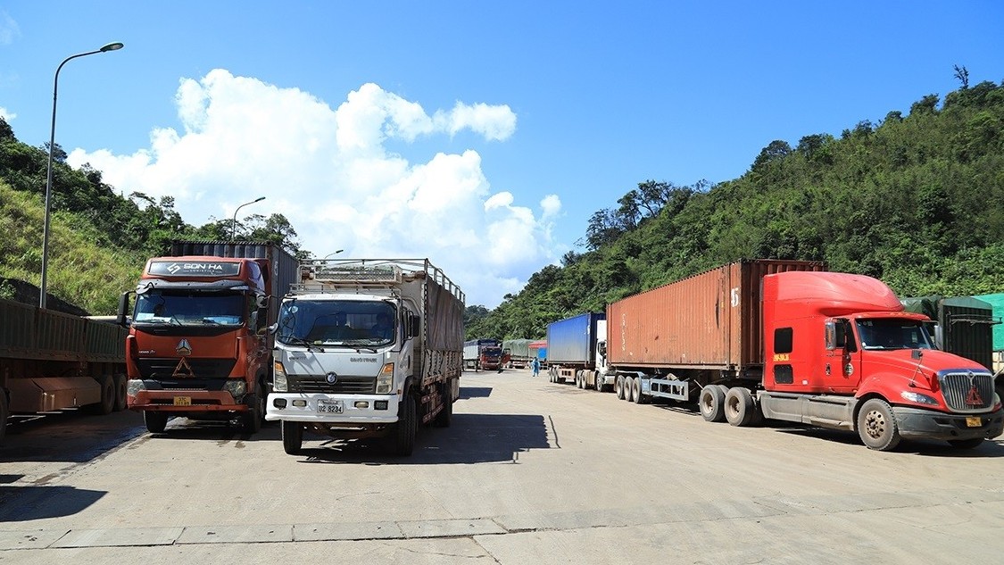 Kim ngạch xuất khẩu sang ASEAN tăng 26,1%, nhập siêu gần 7 tỷ USD