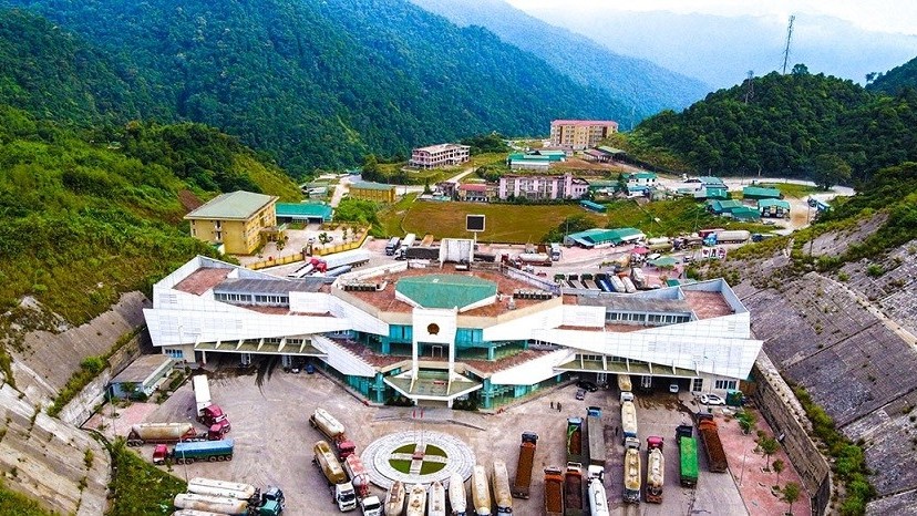 cua khau quoc te cau treo ha tinh no luc thu hut doanh nghiep xuat nhap khau