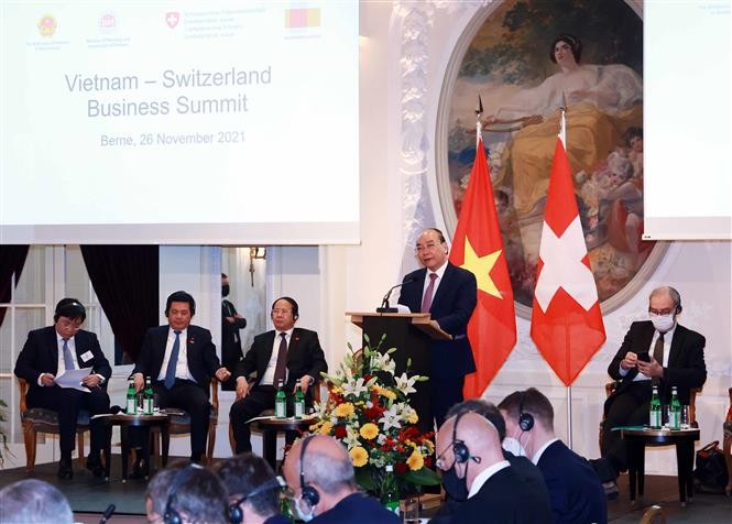 Chủ tịch nước Nguyễn Xuân Phúc và Tổng thống Guy Parmelin đồng chủ trì Diễn đàn doanh nghiệp Việt Nam-Thụy Sỹ