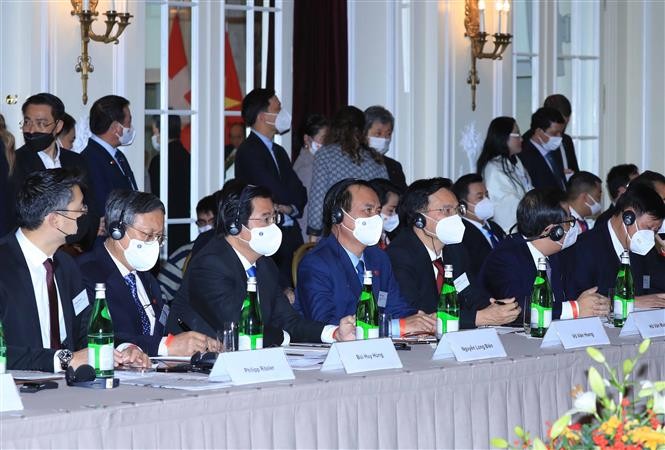 Chủ tịch nước Nguyễn Xuân Phúc và Tổng thống Guy Parmelin đồng chủ trì Diễn đàn doanh nghiệp Việt Nam-Thụy Sỹ Chủ tịch nước Nguyễn Xuân Phúc và Tổng thống Guy Parmelin đồng chủ trì Diễn đàn doanh nghiệp Việt Nam Thụy Sỹ