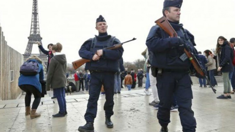 bat coc nhieu con tin tai paris phap