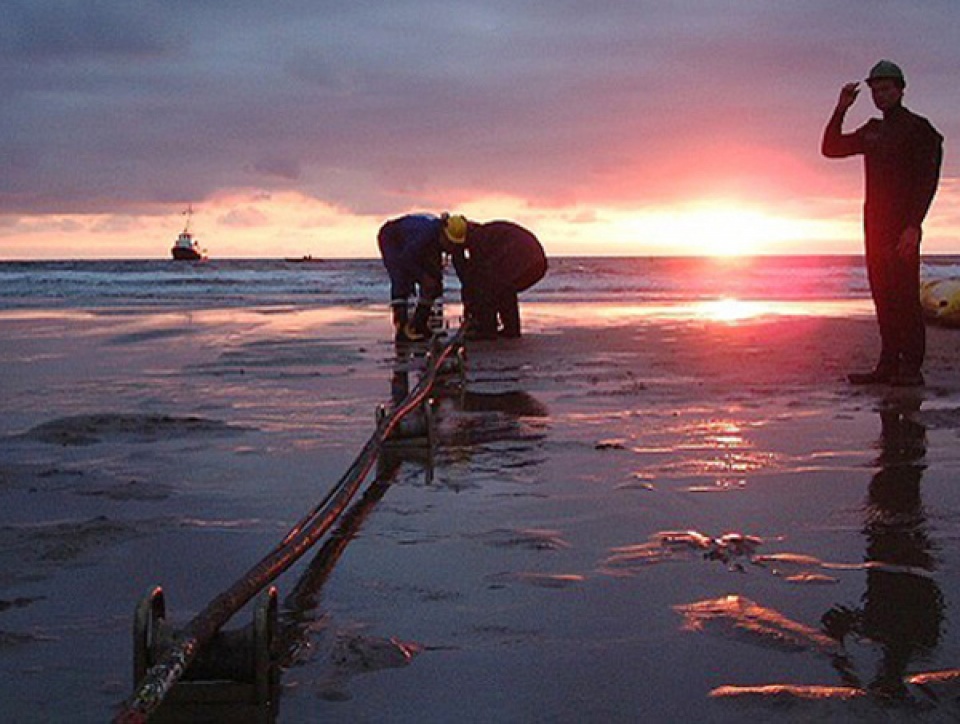 chinh thuc khai thac tuyen cap quang bien apg