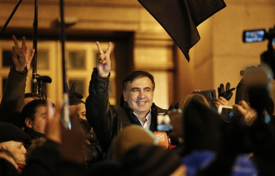 toa an ukraine ra phan quyet tra tu do cho cuu tong thong gruzia saakashvili