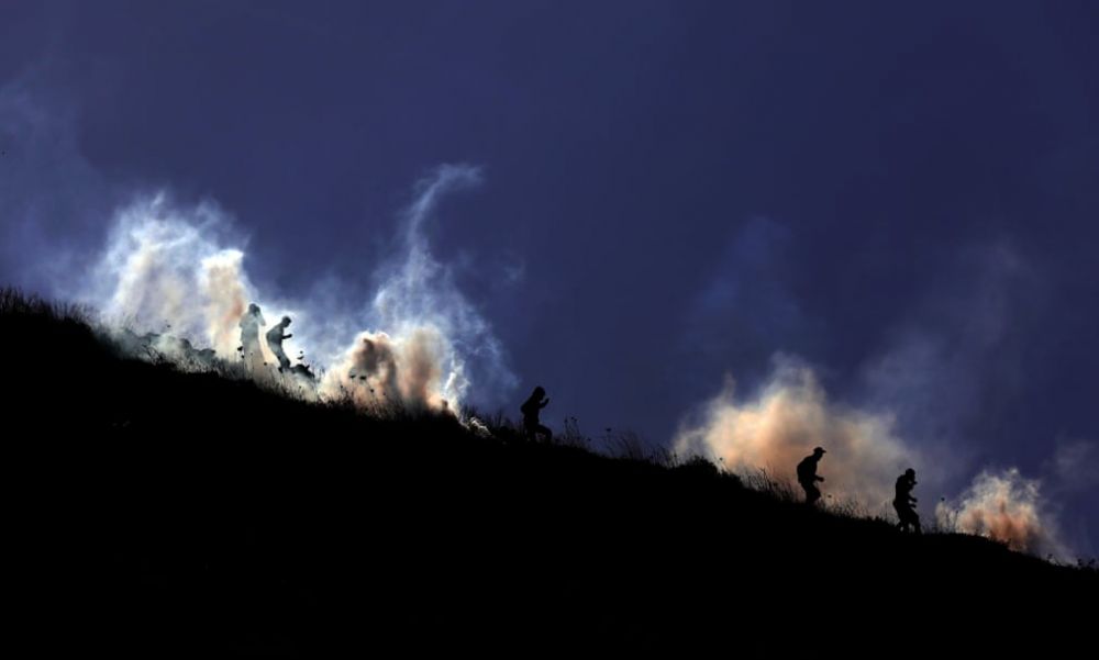 Ảnh ấn tượng tuần (7-13/12): Phút tinh nghịch của Tổng thống Venezuela, ông Joe Biden tuyên chiến với Covid-19 và cuộc sống yên bình tại Vũ Hán Ảnh ấn tượng tuần (7-13/12): Tổng thống Venezuela trêu chọc phóng viên, ông Joe Biden tuyên chiến với Covid-19 và cuộc sống ở Vũ Hán