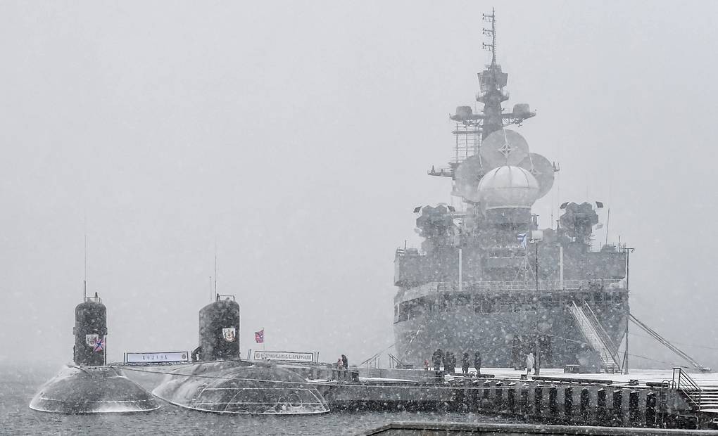 Ảnh ấn tượng tuần 29/11-5/12: Moscow cảnh báo sẽ đáp trả vì Ukraine, tàu ngầm Nga ở Vladivostok và biên giới Belarus-Ba Lan vẫn căng
