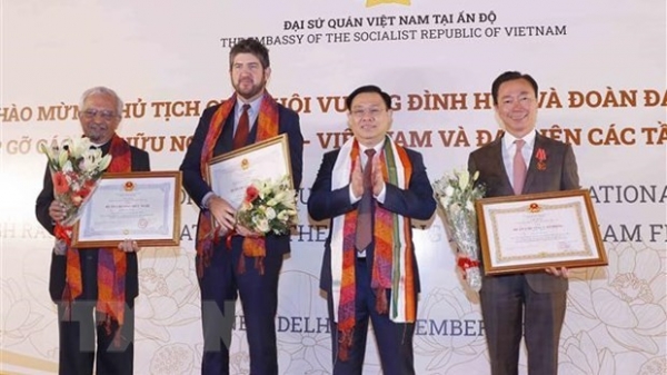 Chủ tịch Quốc hội Vương Đình Huệ gặp gỡ lãnh đạo các hội hữu nghị Ấn Độ-Việt Nam