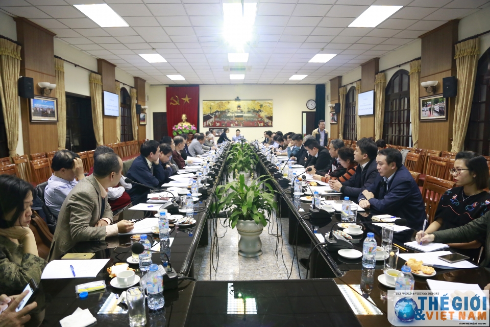 van phong bo mot nguoi lam viec bang hai hoan thanh khoi luong cong viec ngay cang lon