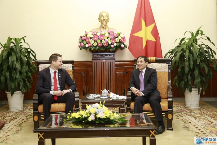 Thứ trưởng Thường trực Bùi Thanh Sơn tiếp đoàn Hạ nghị sỹ Mỹ thu truong thuong truc bo ngoai giao bui thanh son tiep doan ha nghi sy my