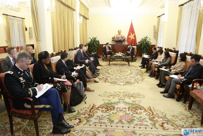 Thứ trưởng Thường trực Bùi Thanh Sơn tiếp đoàn Hạ nghị sỹ Mỹ thu truong thuong truc bo ngoai giao bui thanh son tiep doan ha nghi sy my