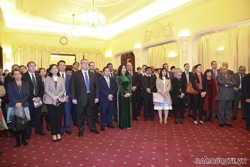 Thứ trưởng Ngoại giao Nguyễn Quốc Dũng gặp gỡ báo chí nước ngoài tại Việt Nam nhân dịp Năm mới 2021