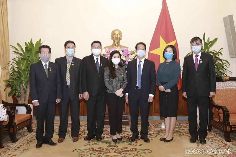 Bộ Ngoại giao trao tặng Kỷ niệm chương và Bằng khen cho một số cá nhân và tập thể