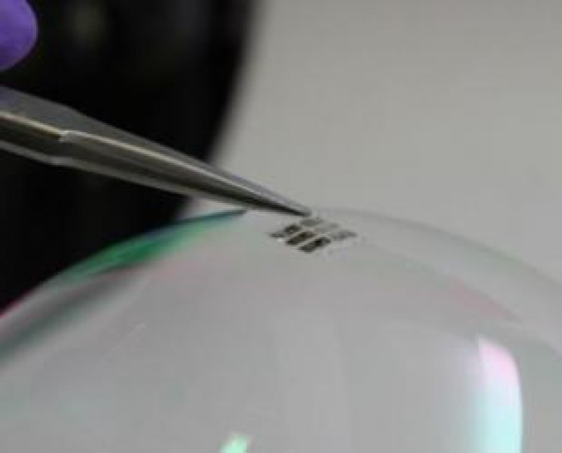 phat minh ra pin mat troi mong chua tung co