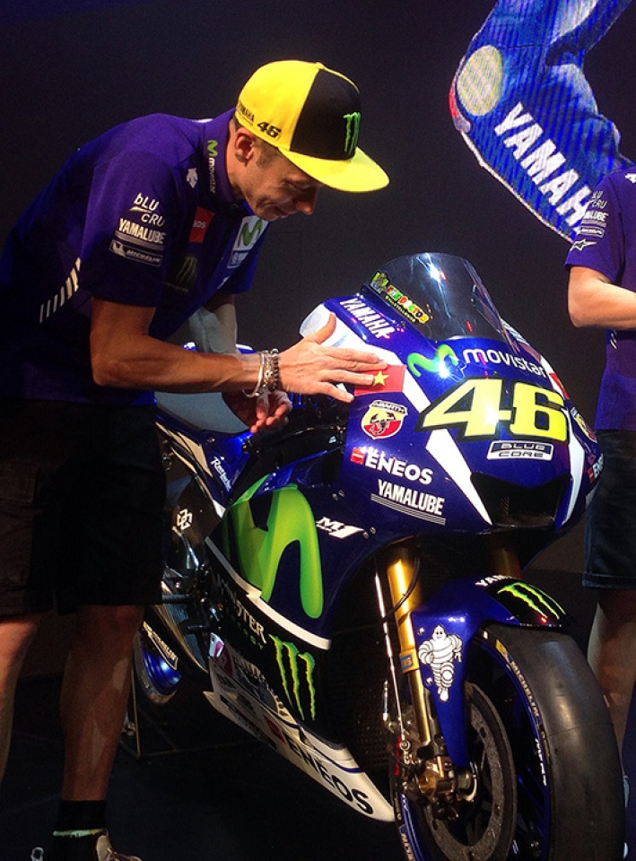 Cờ Việt Nam lần đầu xuất hiện trên trường đua MotoGP thế giới co viet nam lan dau xuat hien tren truong dua motogp the gioi