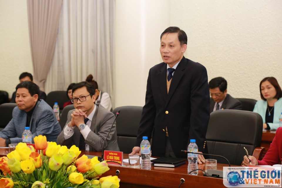 bo ngoai giao dang uy ngoai nuoc tham lam viec voi bo tu lenh hai quan