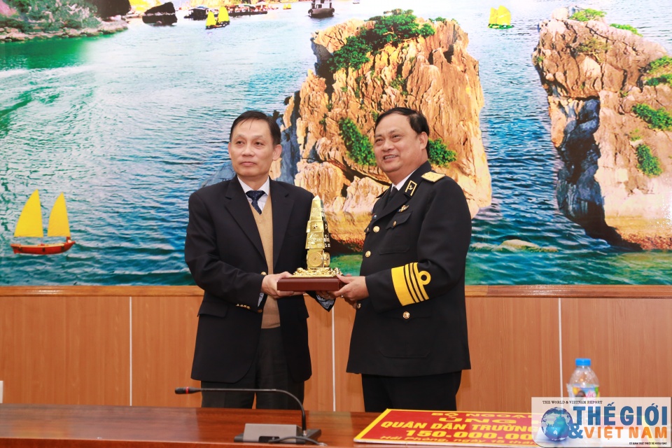 bo ngoai giao dang uy ngoai nuoc tham lam viec voi bo tu lenh hai quan