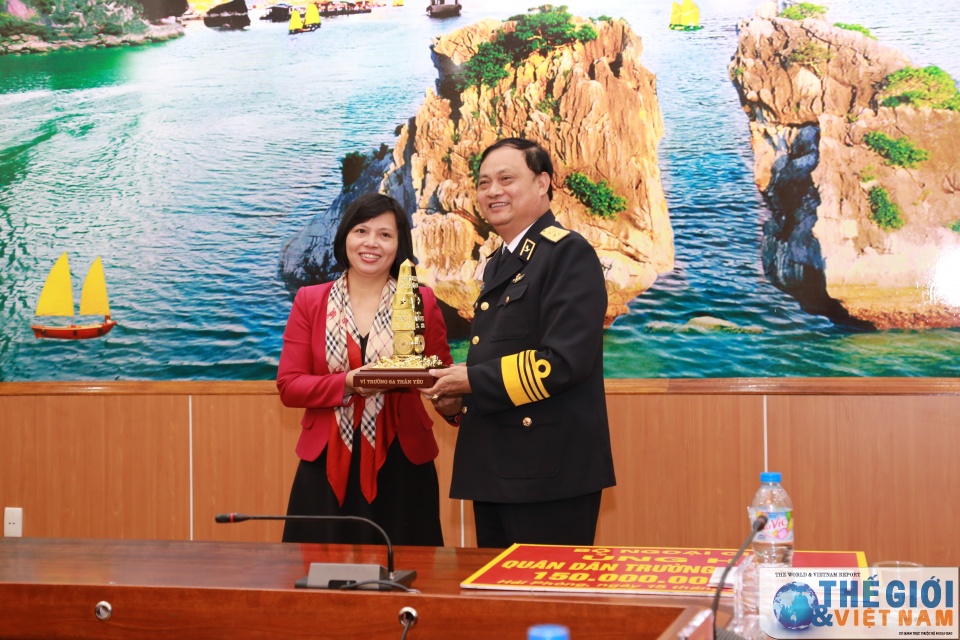 bo ngoai giao dang uy ngoai nuoc tham lam viec voi bo tu lenh hai quan