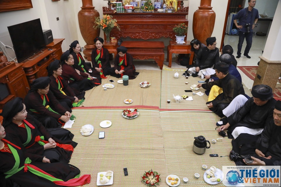 doc dao phong tuc hat canh o lang quan ho