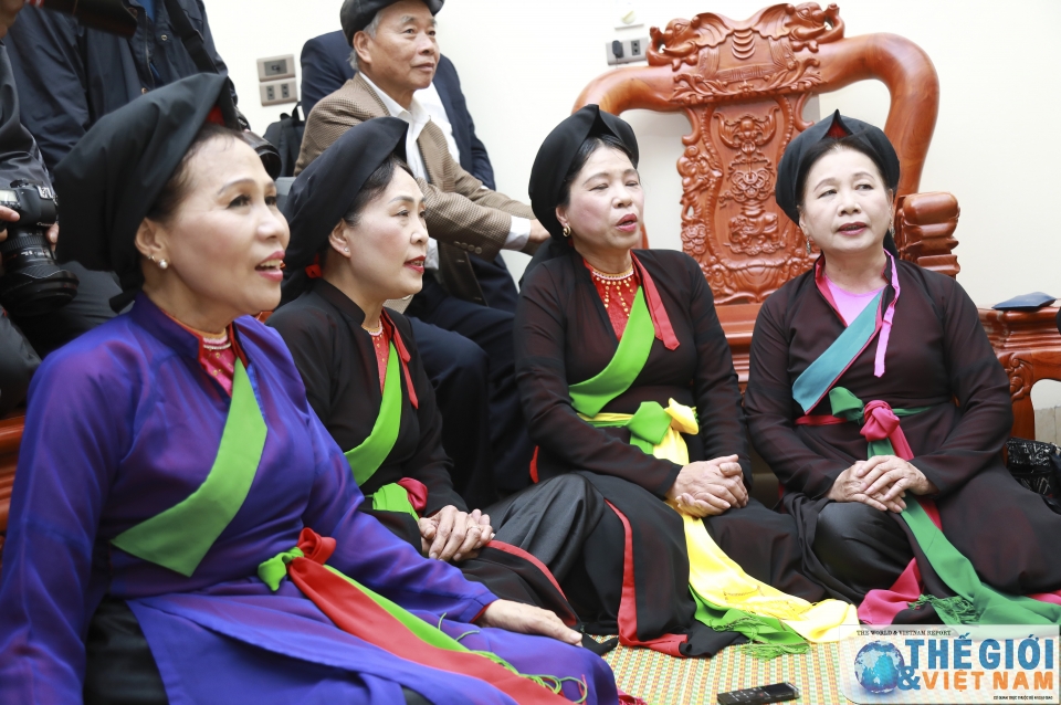 doc dao phong tuc hat canh o lang quan ho