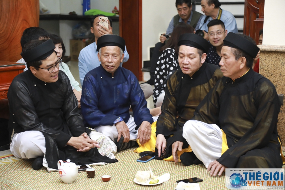 doc dao phong tuc hat canh o lang quan ho