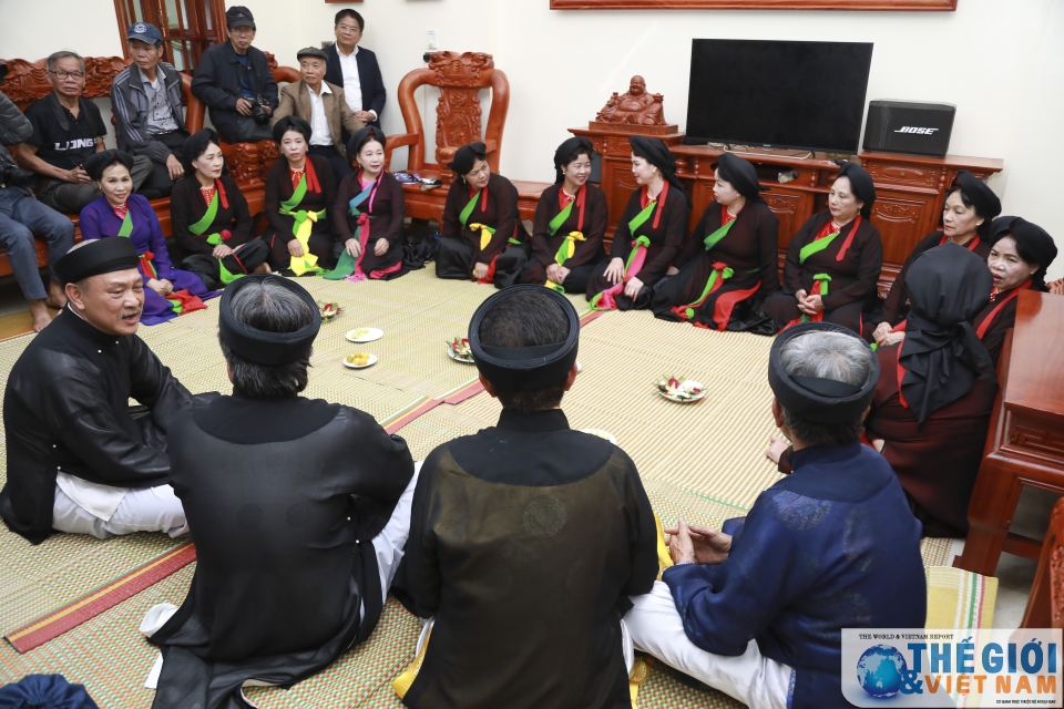 doc dao phong tuc hat canh o lang quan ho