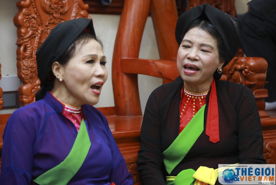 doc dao phong tuc hat canh o lang quan ho