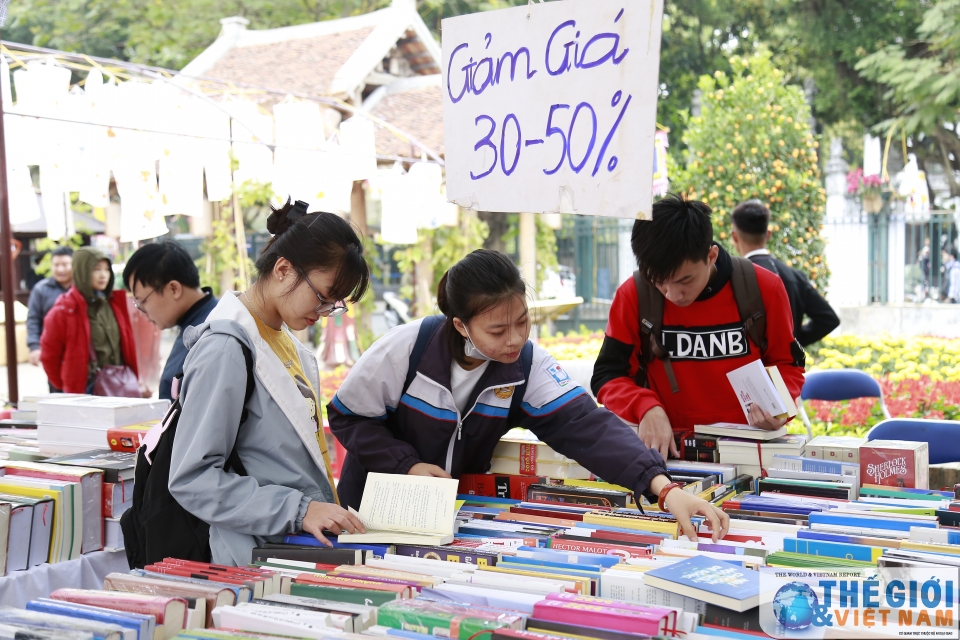 mua xuan cung nhau di hoi sach