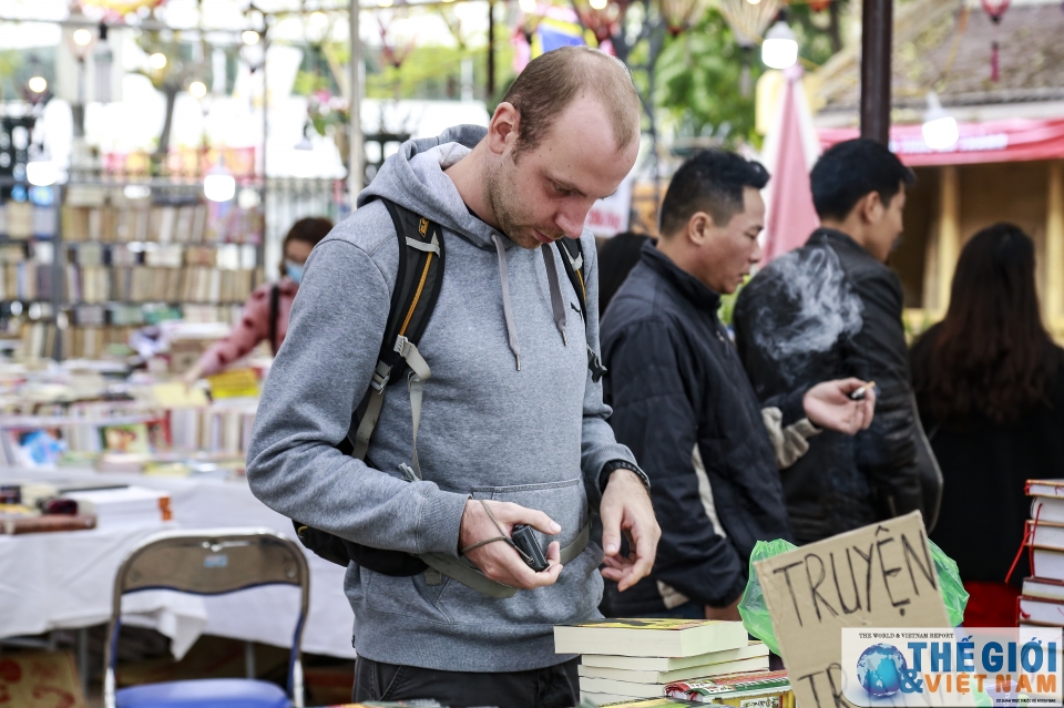 mua xuan cung nhau di hoi sach