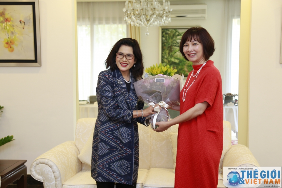 nhom phu nu cong dong asean tai ha noi gap mat