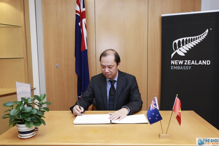 thu truong nguyen quoc dung ghi so tang vieng cuu thu tuong new zealand