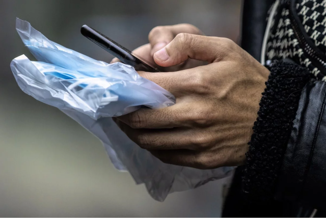 phong chong lay lan virus corona ve sinh dien thoai hieu qua hon deo khau trang