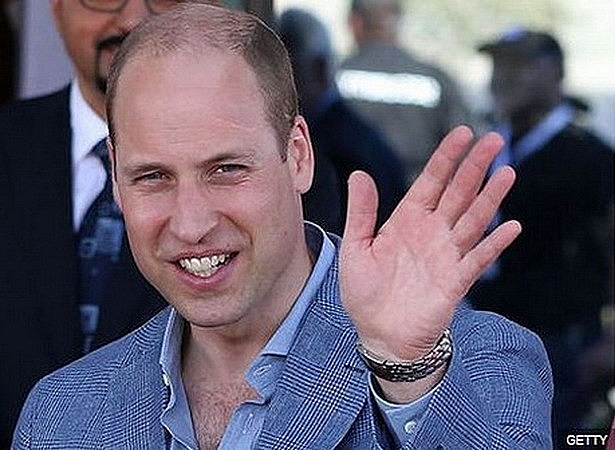 Hoàng tử Anh cảnh báo thận trọng với thông tin sai về vắcxin trên mạng