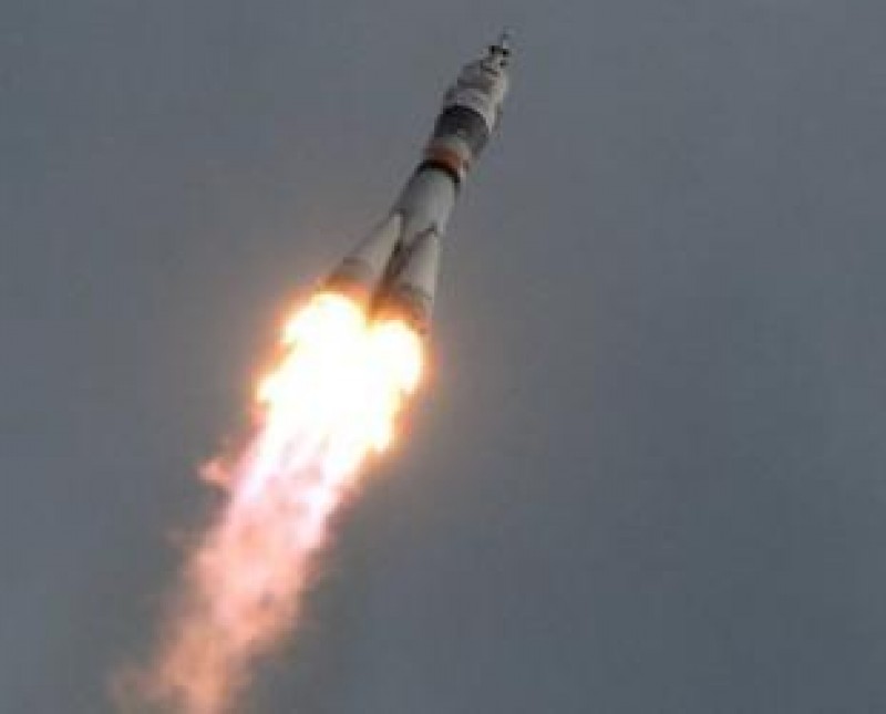 them 3 phi hanh gia len tram iss