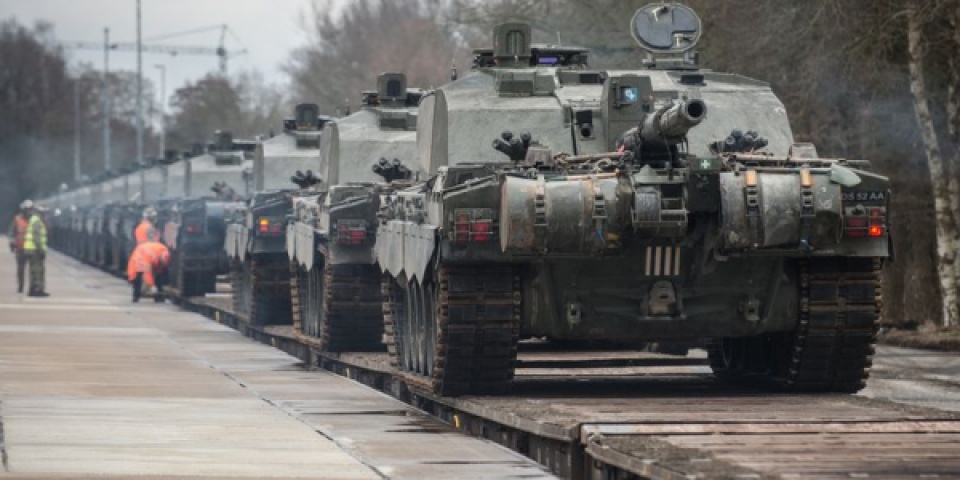 anh cu 800 quan va 300 xe co gioi den dong tai estonia