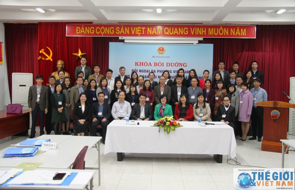 boi duong ve doi ngoai da phuong cho can bo cap vu cac bo nganh trong giai doan hoi nhap