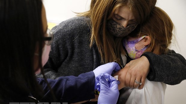 canada phe duyet vaccine covid19 cua moderna cho tre em tu 611 tuoi