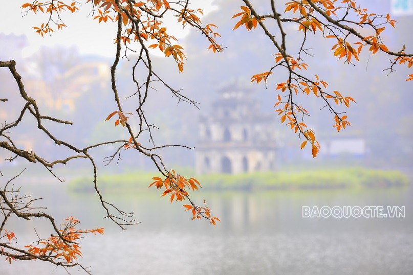 Check-in bên Hồ Gươm Check-in bên Hồ Gươm