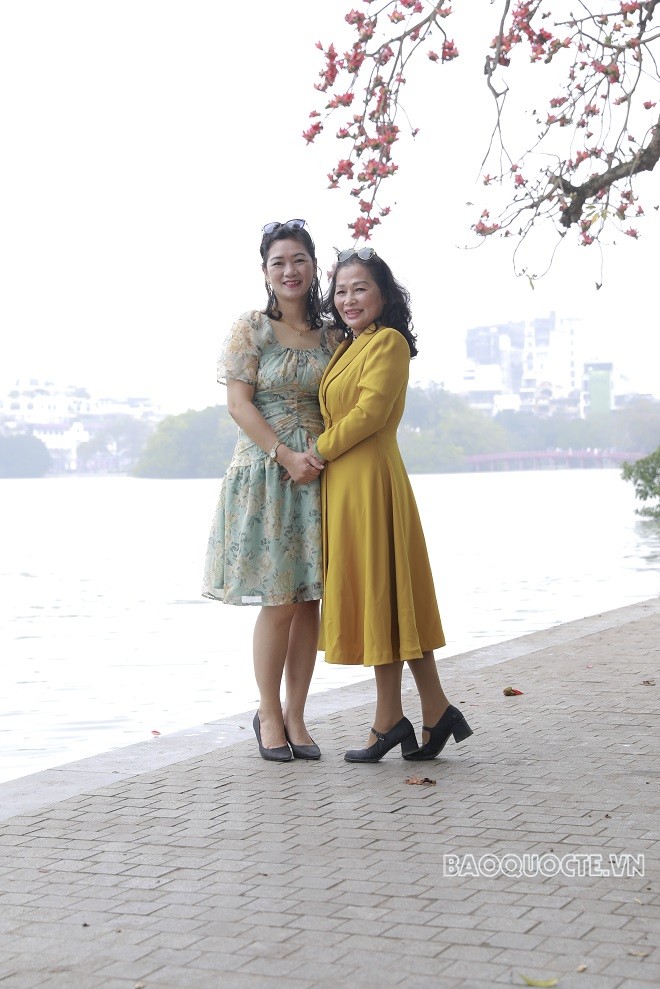 Check-in bên Hồ Gươm Check-in bên Hồ Gươm