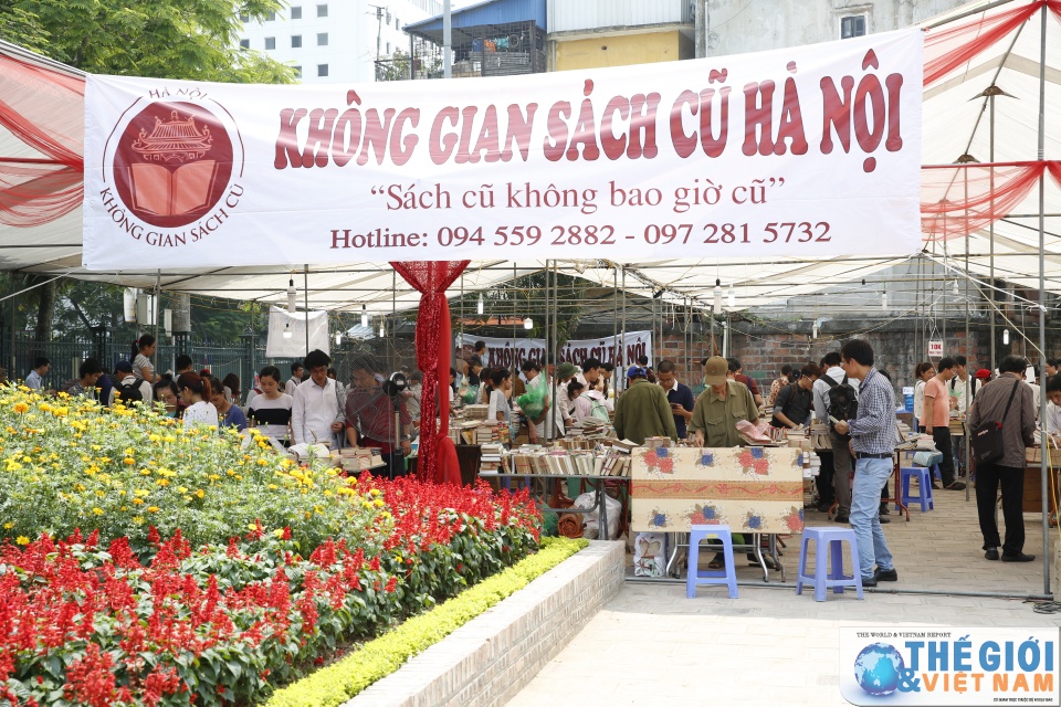 Nhiều cuốn sách cổ xuất hiện tại Hội sách cũ Hà Nội tháng 4/2017 nhieu cuon sach co xuat hien tai hoi sach cu ha noi thang 42017