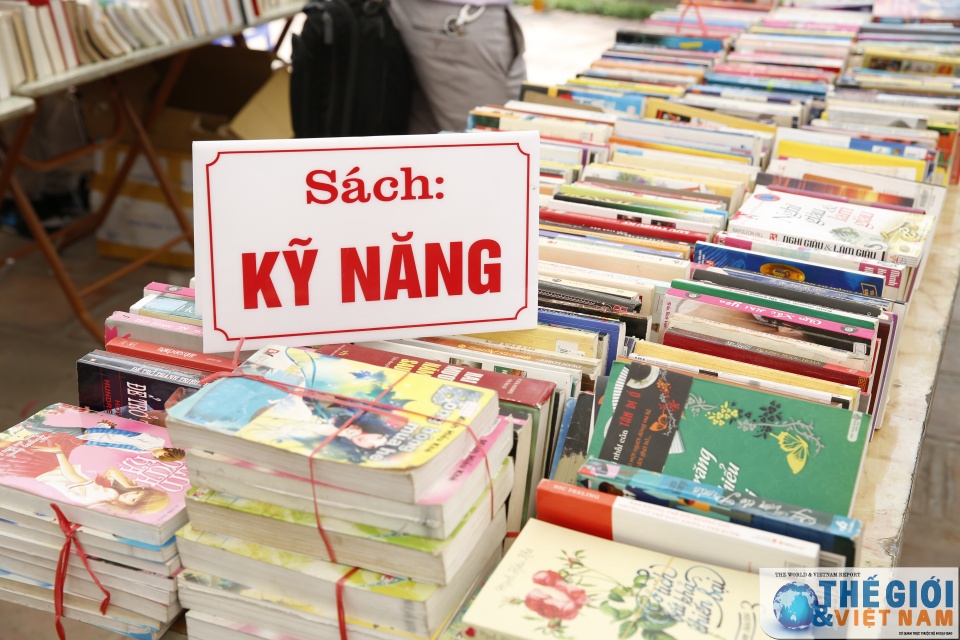 Nhiều cuốn sách cổ xuất hiện tại Hội sách cũ Hà Nội tháng 4/2017 nhieu cuon sach co xuat hien tai hoi sach cu ha noi thang 42017